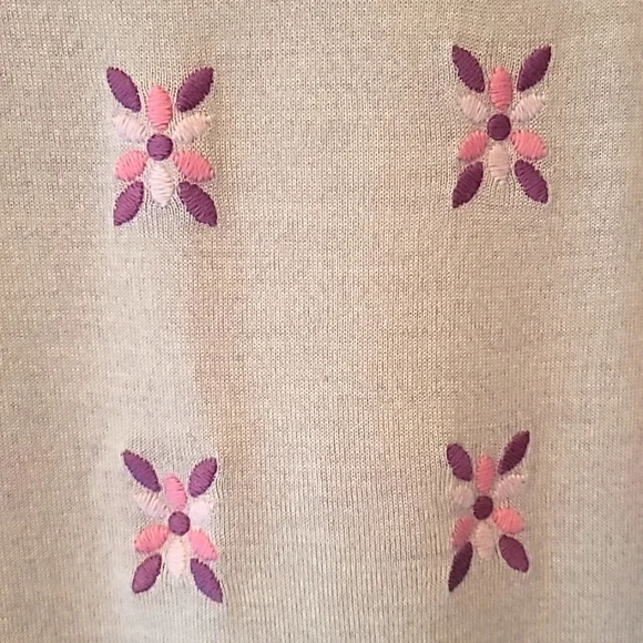 NWOT J.CREW Women's Tippi Flower Embroidered Merino Wool Sweater, Size M - Picture 3 of 10